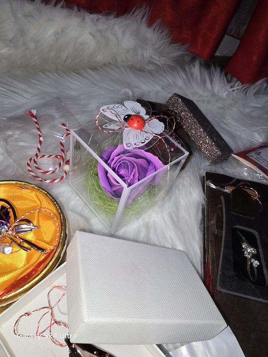 Mărțișoare, broșe