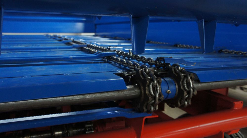 Прицеп раздатчик кормов тракторный (кормораздатчик)