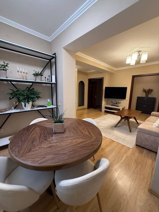 Продается 2 комнатная квартира ремонт ул.Бабура Яккасарайский район