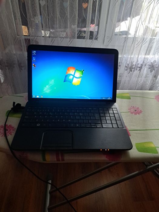 Laptop Toshiba/ Akoya - 400 Lei