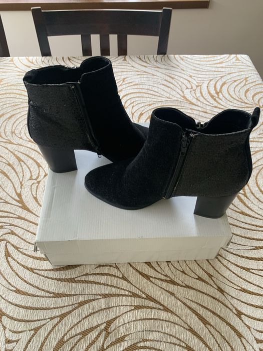 Ghetute cu sclipici BonPrix nr.39 purtate 1 data