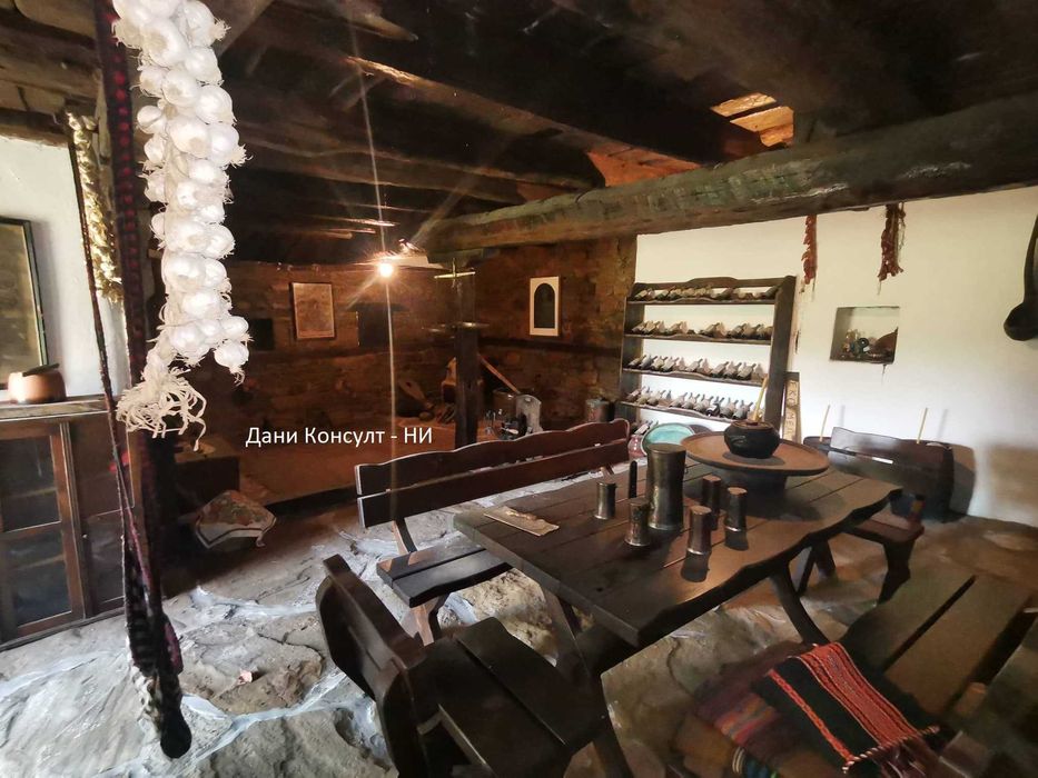 Реставрирана къща в с. Орловци до резерват Боженци