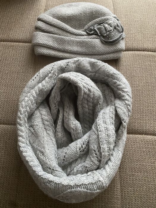 Шапочка вязанная  и хомут- все из шерсти