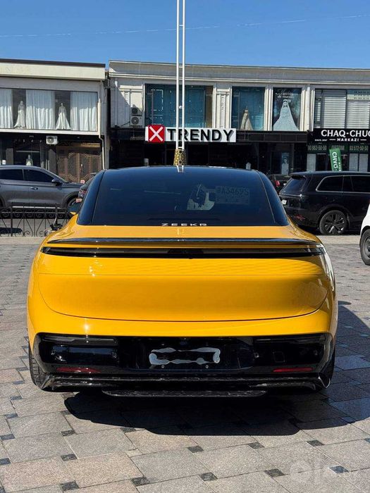 Zeekr 007 Performance yellow