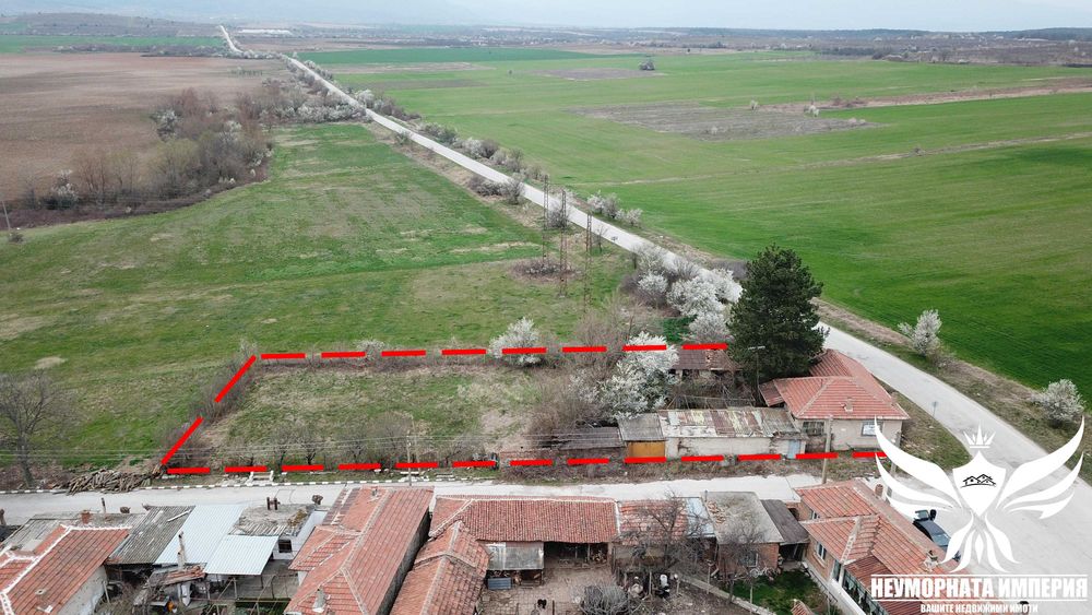 Продавам едноетажна къща с постройки 110РЗП и 1700кв. двор в село Искра на първа линия асфалтов път