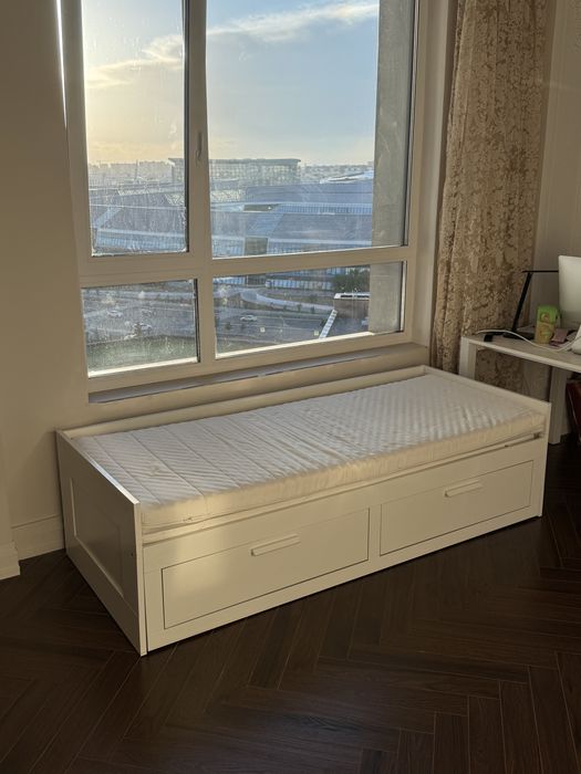 Кровать IKEA раздвижная.