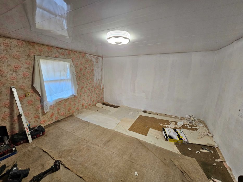 1840-Продава се едноетажна полумасивна къща с гараж в кв. "Оборище"!