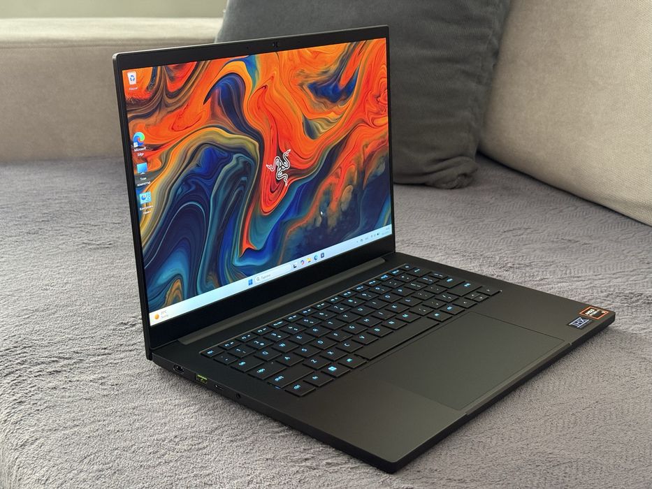 Геймърски Лаптоп 14’ QHD 240 Hz RTX 4070 8GB Ryzen 9-8945HS Razer Blade 14 32GB DDR5 1TB SSD
