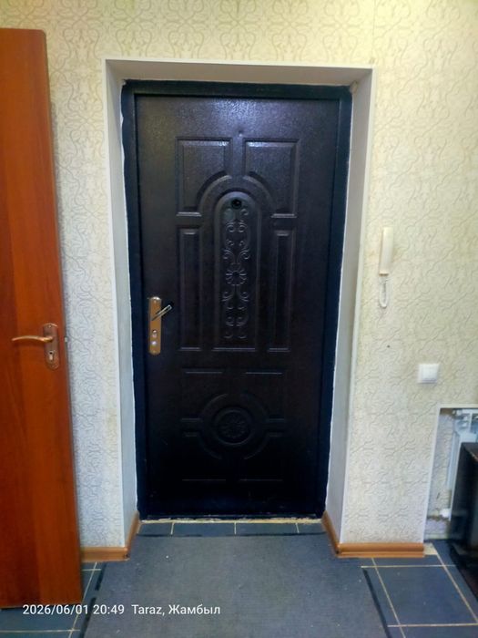 продам железную входную дверь