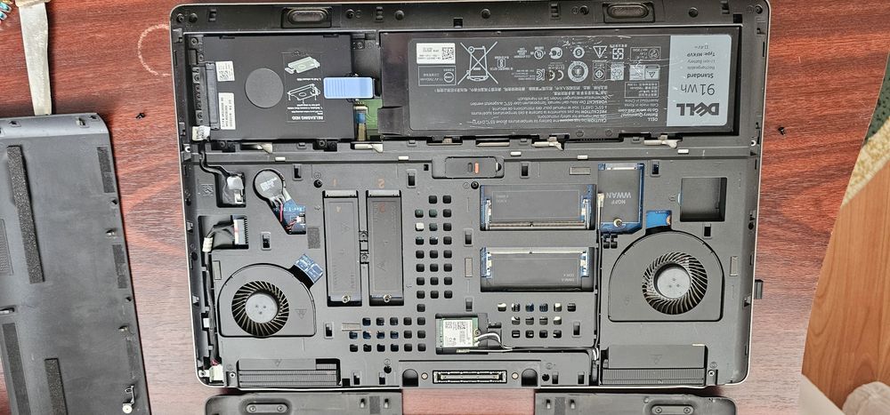 Dell Precision 7720 - i7 32 GB RAM - P4000 8 GB - SSD 256 GB