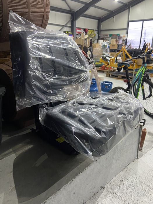 Седалка за трактор с пружини подскача