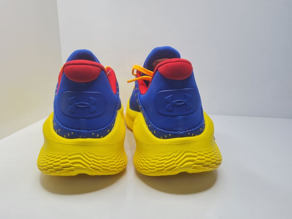 Кецове Under Armour Curry 4 Low 

Чисто нови с кутия.

Размир 44 стелк