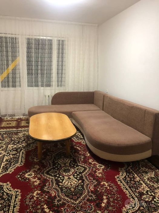 Yaxshi divan stol bilan. Хороший дивай со столиком