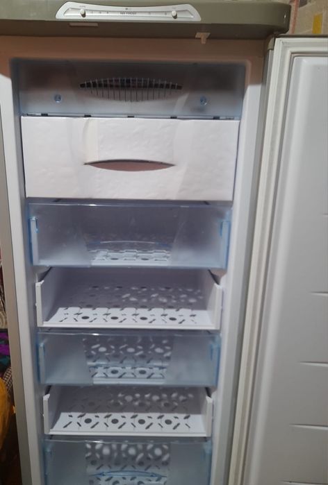 Продам морозильник