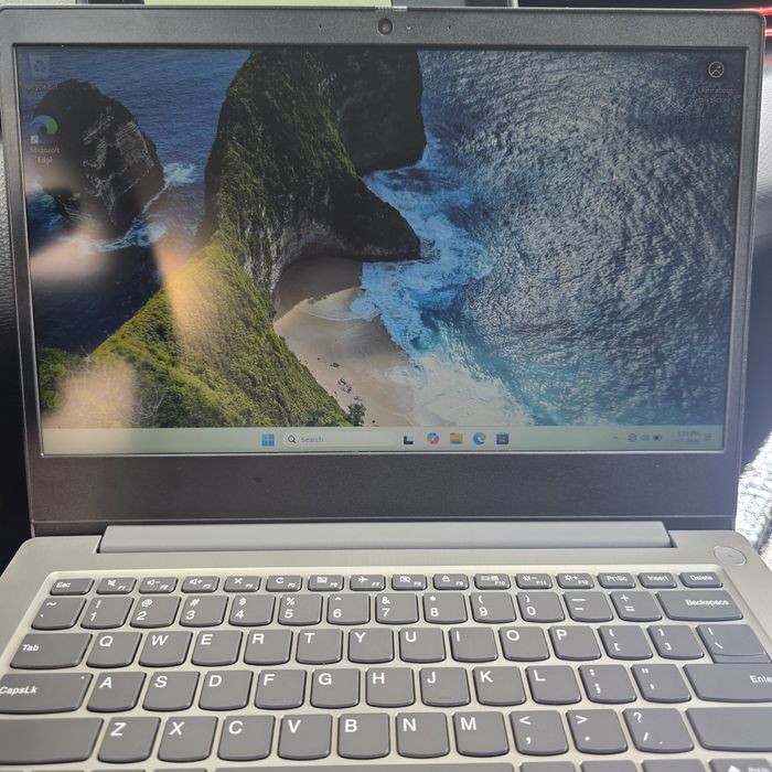 Impecabil Lenovo IdeaPad 3 14ADA05 – Ryzen 3 | 8GB RAM | SSD NVMe 256GB | Windows 11 | Baterie excelentă, 95%!
