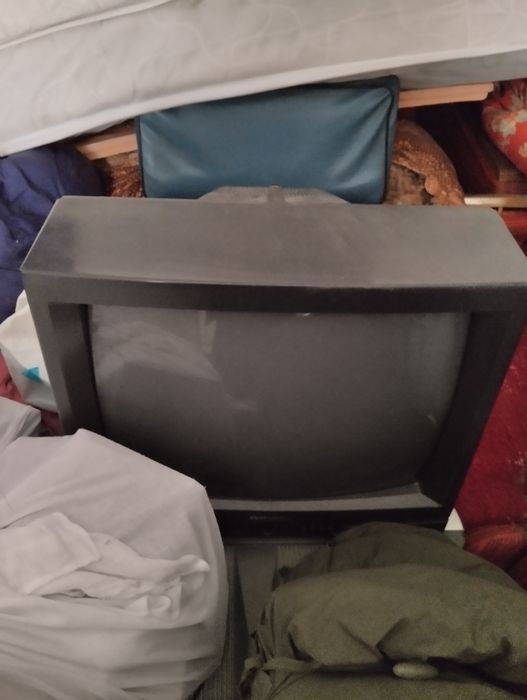 Телевизоры 4 штуки