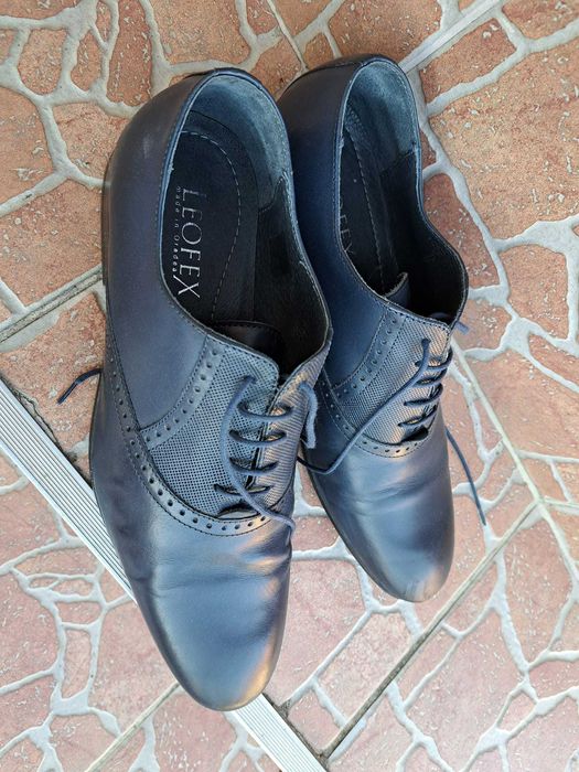 Vând pantofi de bărbați mărimea 42