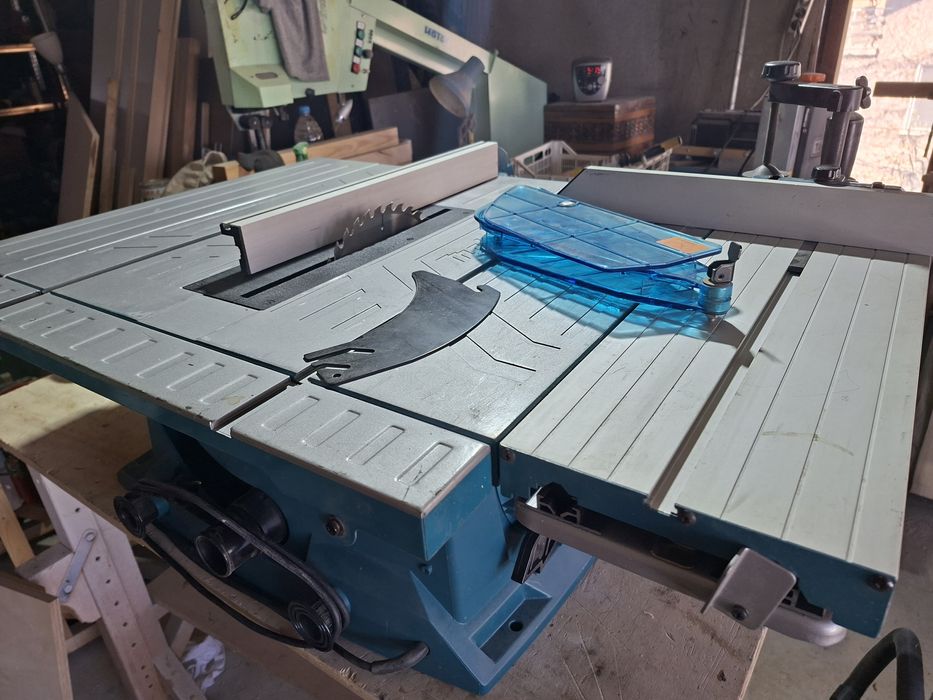 Настолен циркуляр Makita 470€