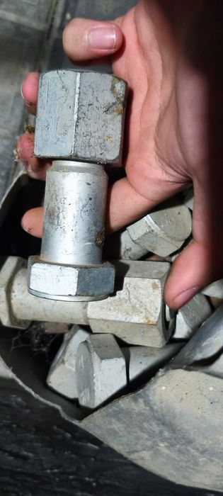 Болты для крана  .