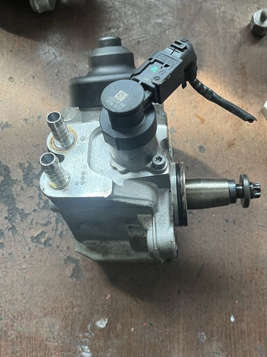 Pompa inalta presiune bmw x1,f10,f30,f20 2.0d cod 0445010517