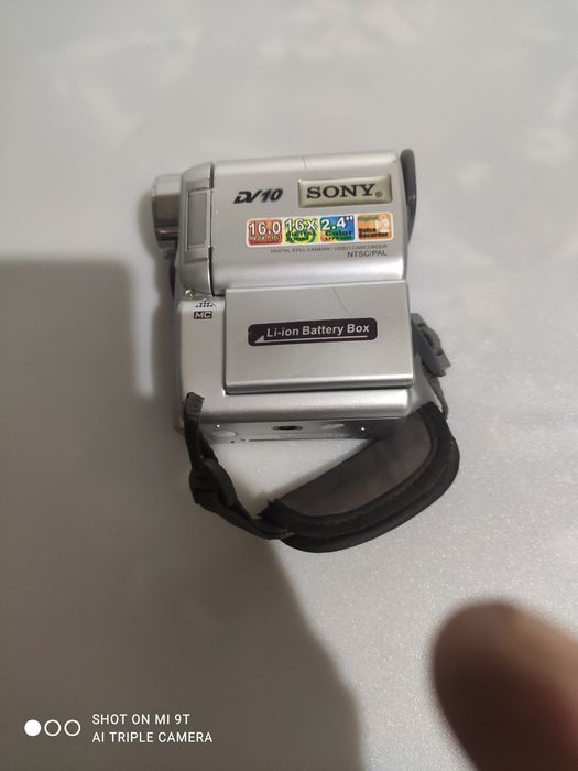 Продам видеокамеру sony на запчасти