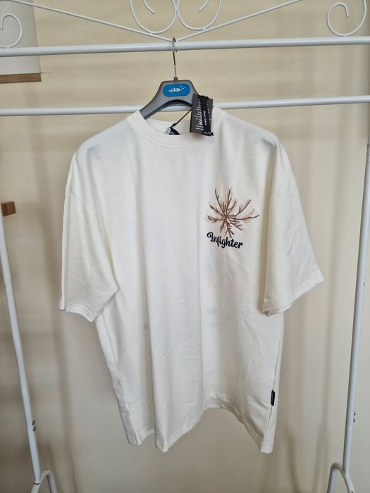 Страхотни тениски , овърсайз,  унисекс 
INFINGTER 
Най-висок клас материя и
изработка
Размери  S M L XL 2XL 
Всеки един артикул разполага с QRкод за
п