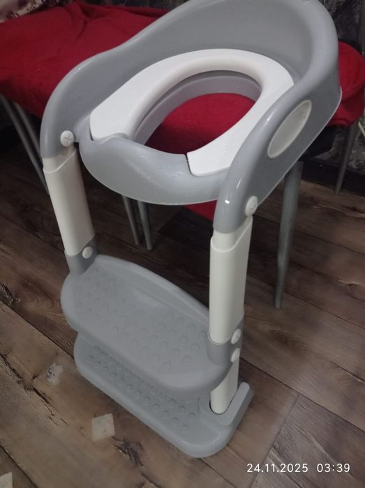 Детское сиденье на унитаз