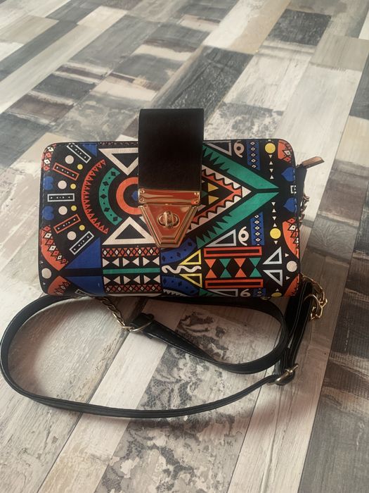 Дамска чанта с дълга дръжка