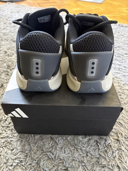ADIDAS  Infinity