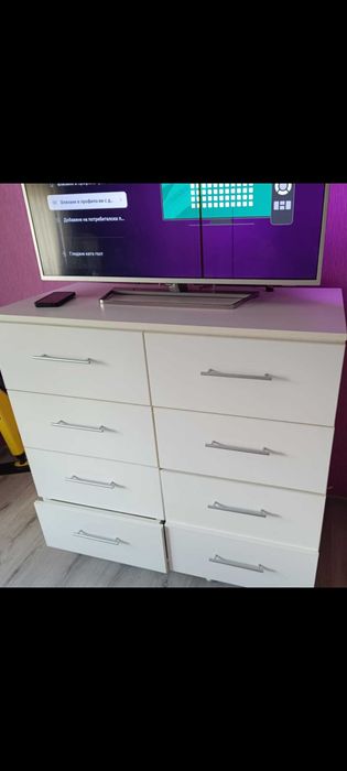 Бял скрин, мат..