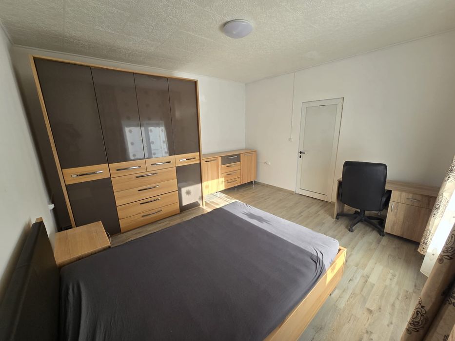 Apartament de inchiriat cu 3 camere renovat recent (prima inchiriere)