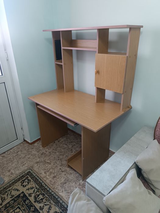 Продаю компьютерный стол