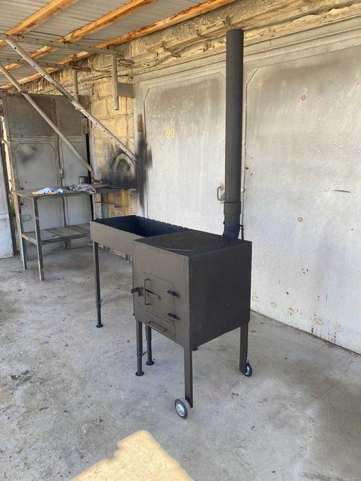 Печка в комплекте с мангалом.