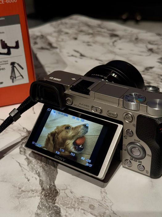 Фотоапарат Sony A6000 + варио обектив 18-55мм