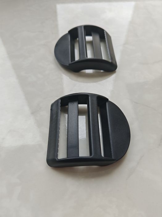 Пряжка пластиковая