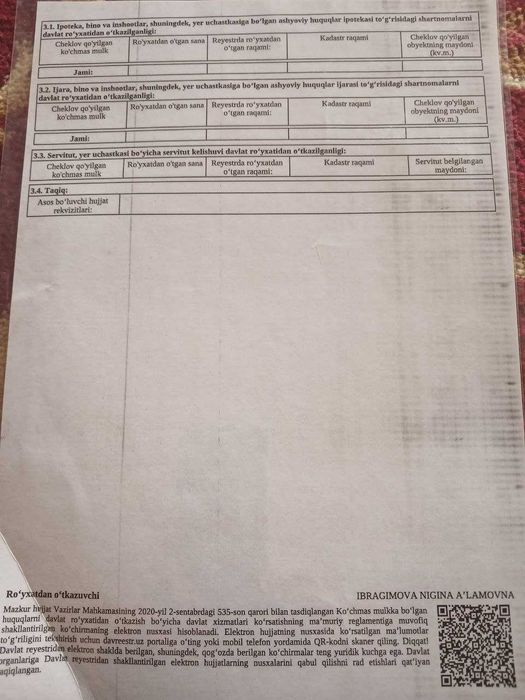 2 qavatli bino, magistralni yo'lini yoqasidan sotiladi.