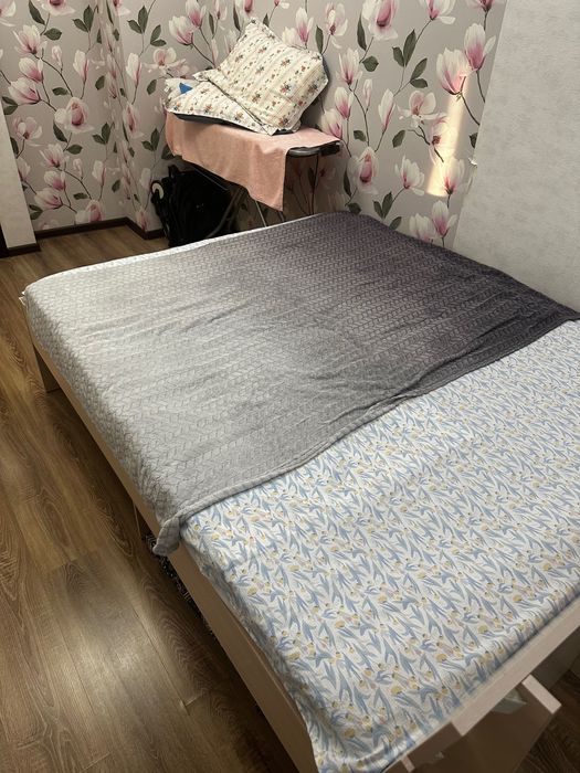 Продам двуспальную кровать