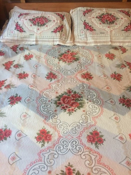 Продаю покрывало+2 наволочки.