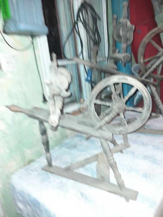 Mașină de tors mare și mică