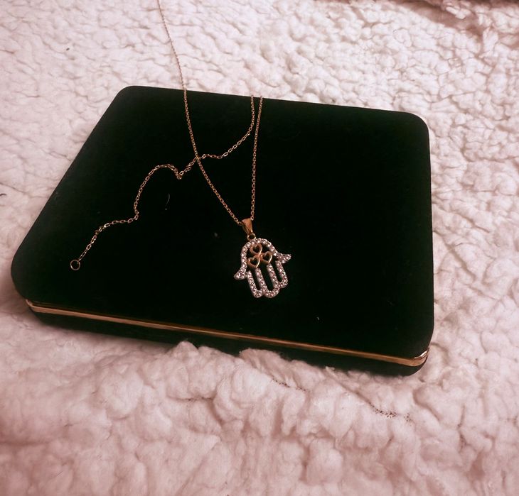 Lantisor de aur cu Mana Fatimei