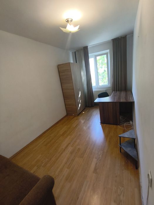 Închiriez cameră în apartament cu 3 camere