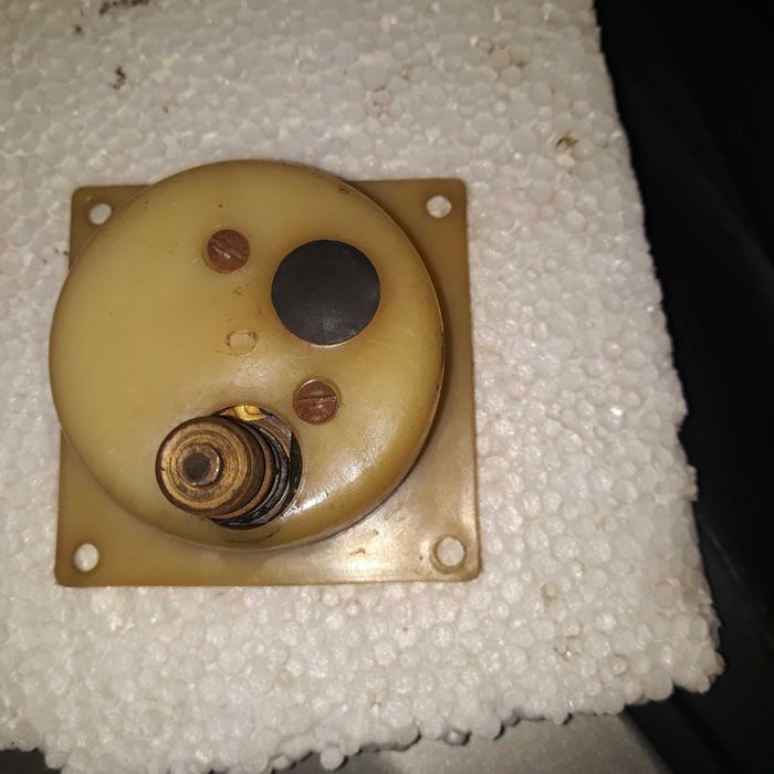 Продавам манометри за измерване на налягане и пара