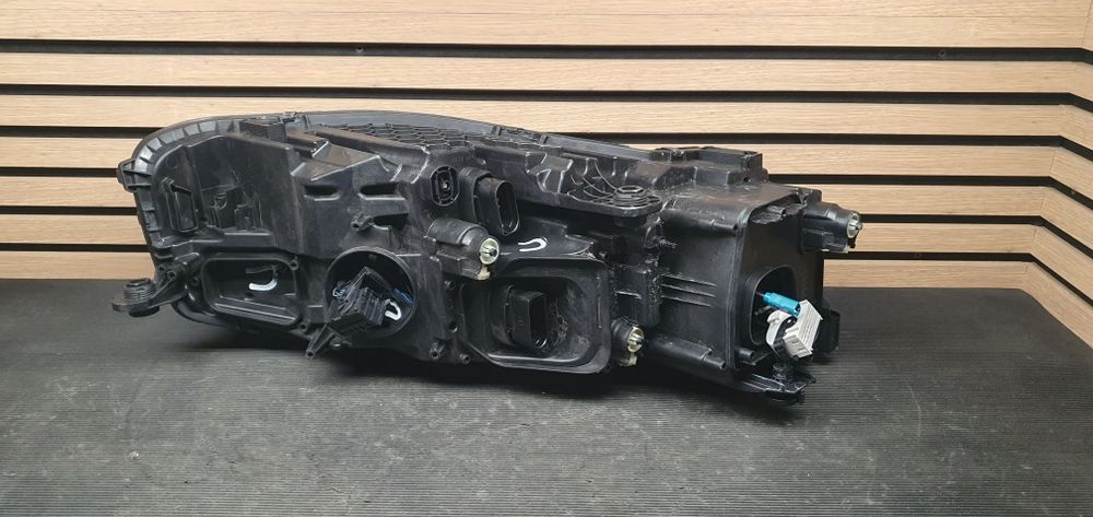 Vw Touareg 3 III 761 lift far stanga full led matrix facelift