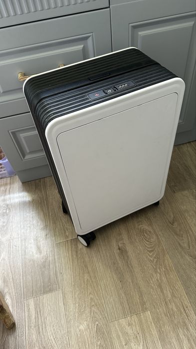 Чемодан маленький