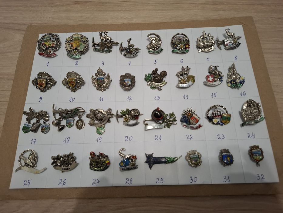 Стари метални Значки