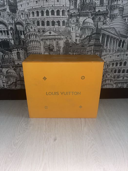 Продам коробку LV