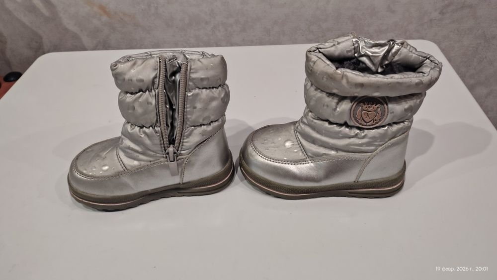 Продам детскую обувь