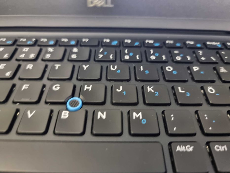 Лаптоп Dell Intel Core i5-8350U