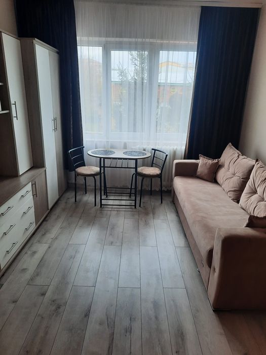 Închiriez garsoniera
