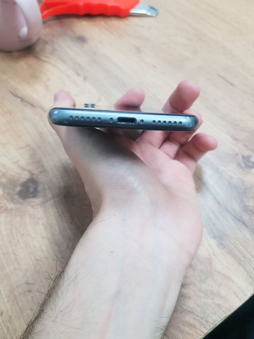 Продам iPhone 8 64Gb